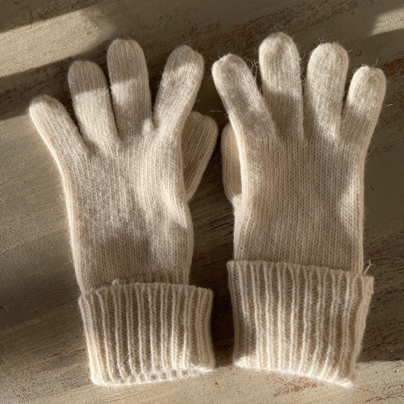 NWOT wool /angora blend mittens - Picture 2 of 5